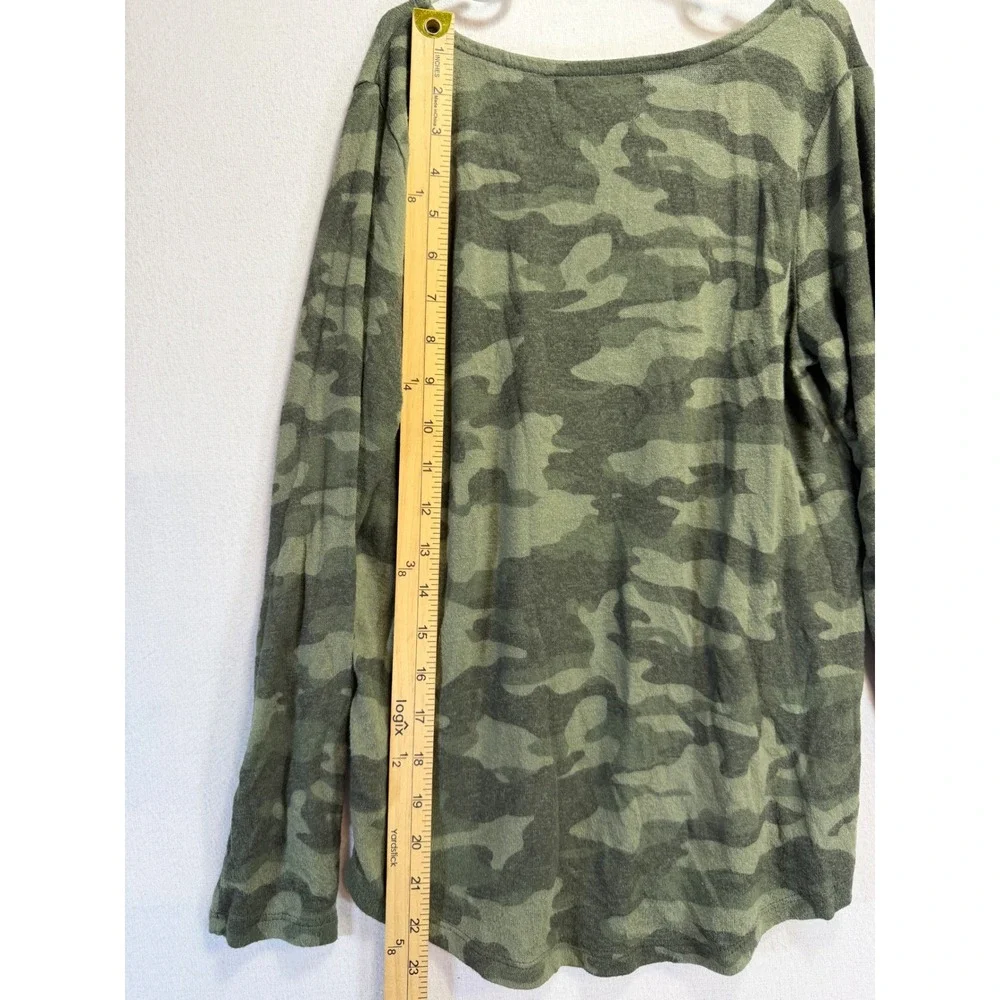 Old Navy Kids Camo Long Sleeve Scoop Neck Curved Hem Top Green L 10-12 1156